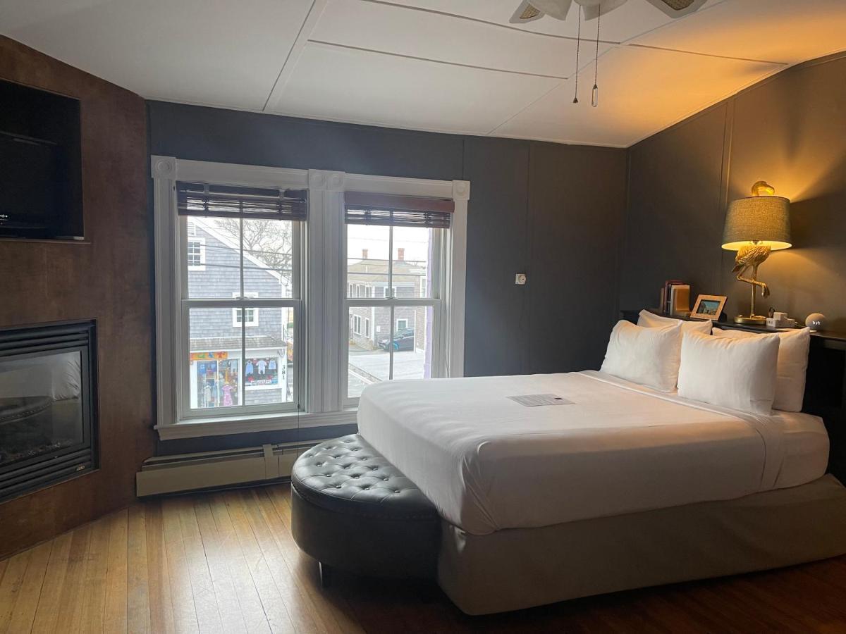 Deluxe Queen Room,1388459327:JPEG