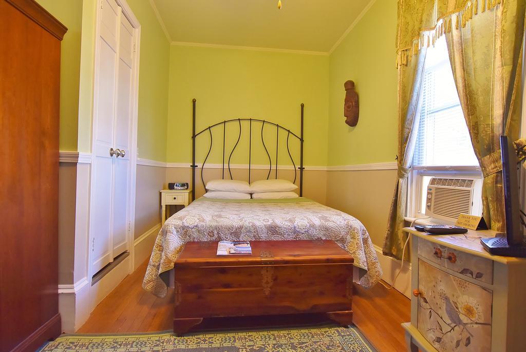 Queen Room
